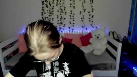 Snapshot of shy_elina01 chatting on October 15, 2025, 10:26 am shy_elina01 online show from October 15, 2025, 10:26 am