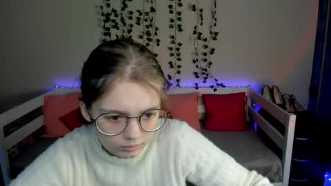 Snapshot of shy_elina01 chatting on October 21, 2025, 10:27 am shy_elina01 online show from October 21, 2025, 10:27 am