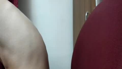 Snapshot of shy_in_bed chatting on October 3, 2025, 10:07 pm shy_in_bed online show from October 3, 2025, 10:07 pm