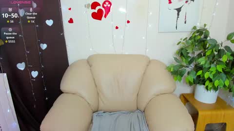 shy_kittenn online show from May 7, 2026, 3:12 am