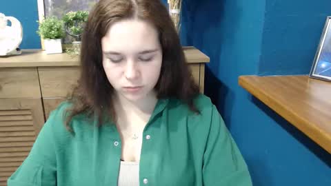 shy_lil online show from November 5, 2025, 11:43 am
