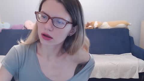 Snapshot of shy_moony chatting on November 9, 2025, 5:22 pm just Alex online show from November 9, 2025, 5:22 pm