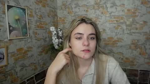 shy_sabrina_ online show from January 5, 2025, 7:49 am