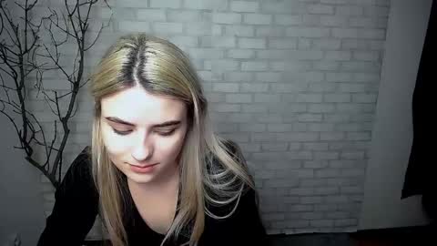 shy_sabrina_ online show from January 10, 2025, 8:51 am