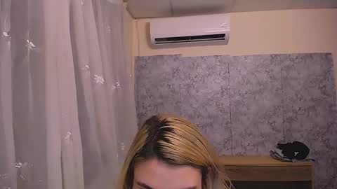 shy_sabrina_ online show from February 5, 2025, 11:06 pm