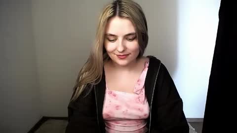 shy_sabrina_ online show from April 14, 2026, 12:22 pm