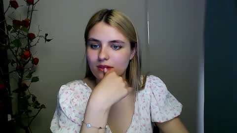 shy_sabrina_ online show from April 17, 2026, 8:56 pm