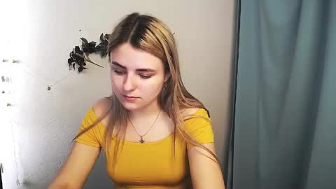 shy_sabrina_ online show from May 20, 2026, 11:49 am