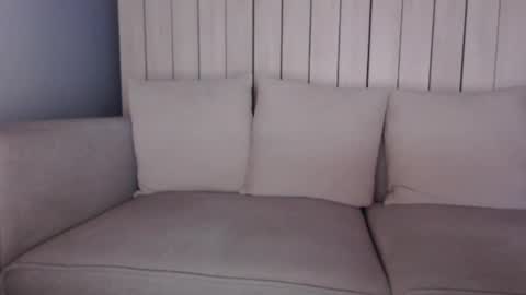 shy_schoolgirl_ online show from December 24, 2024, 10:28 pm