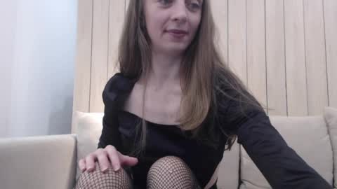 shy_schoolgirl_ online show from December 30, 2024, 2:40 pm