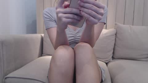 shy_schoolgirl_ online show from February 5, 2025, 3:52 pm