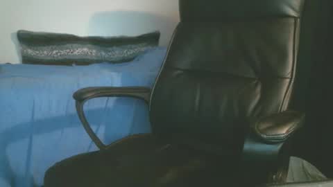 shyboyhugecum2020 online show from May 6, 2026, 2:40 am