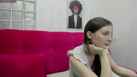 shyly_lisa online show from June 3, 2026, 1:30 am