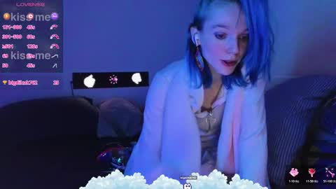 Snapshot of shyohiogirl chatting on March 23, 2026, 1:42 am Hippie online show from March 23, 2026, 1:42 am