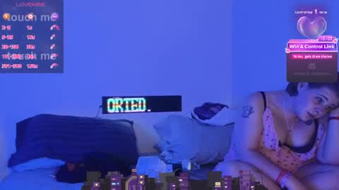 Snapshot of shyohiogirl chatting on April 1, 2026, 3:18 am Hippie online show from April 1, 2026, 3:18 am