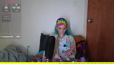 Snapshot of shyohiogirl chatting on June 10, 2026, 9:35 pm Hippie online show from June 10, 2026, 9:35 pm