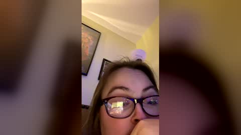 shyone2011 online show from December 22, 2025, 3:14 am