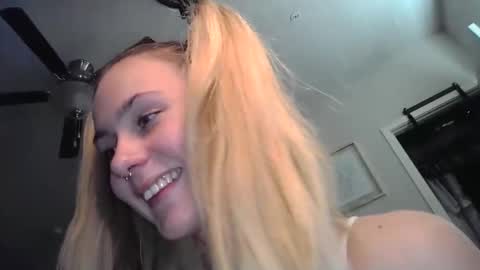 Snapshot of shyy_petitebaby chatting on February 26, 2026, 3:44 pm shypetitebaby online show from February 26, 2026, 3:44 pm