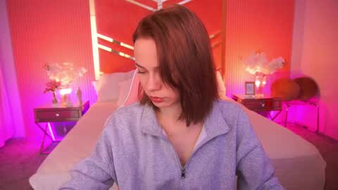 shyysiren online show from April 5, 2026, 6:43 am