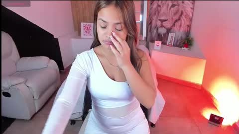 siafoxx_ online show from March 4, 2026, 4:40 am