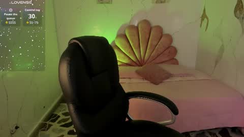 siafoxx_ online show from July 7, 2026, 9:30 pm