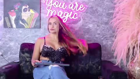 siamarlin online show from May 9, 2026, 8:14 pm
