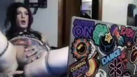Snapshot of sickntwisted686 chatting on August 10, 2026, 2:37 am HungGirl online show from August 10, 2026, 2:37 am