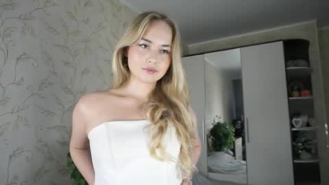 Elizabeth online show from October 31, 2025, 11:55 am