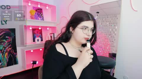 Snapshot of siena_aa chatting on April 15, 2026, 6:04 pm Siena online show from April 15, 2026, 6:04 pm
