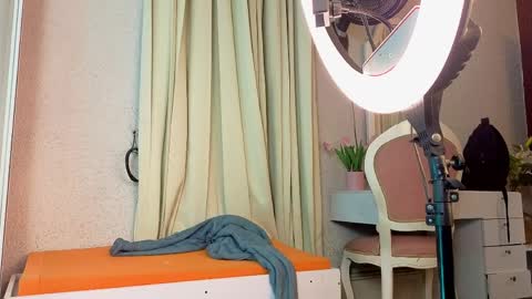 SinnaDark online show from April 9, 2026, 11:37 am