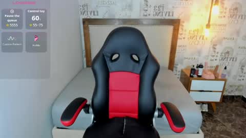 S I E N N A  online show from April 25, 2026, 12:52 pm