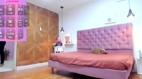 Snapshot of sienna_glow chatting on September 19, 2025, 12:17 pm sienna_glow online show from September 19, 2025, 12:17 pm