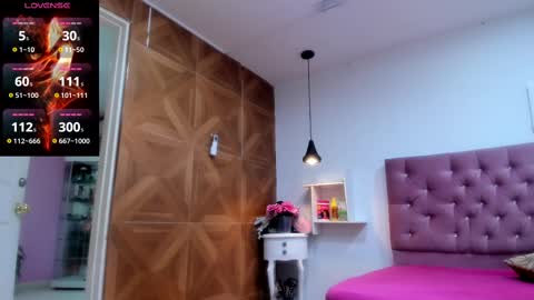 Snapshot of sienna_glow chatting on September 25, 2025, 12:09 pm sienna_glow online show from September 25, 2025, 12:09 pm