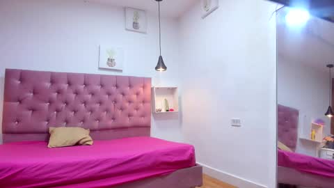 Snapshot of sienna_glow chatting on September 30, 2025, 1:38 pm sienna_glow online show from September 30, 2025, 1:38 pm