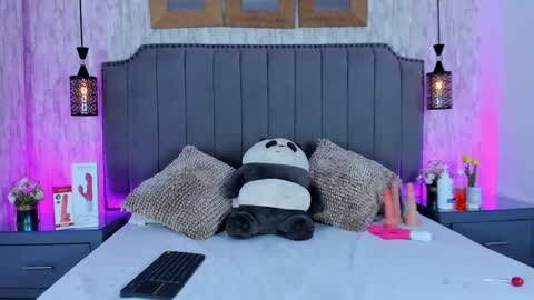 Camila Vargas online show from December 13, 2024, 8:26 pm