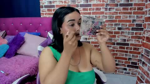Snapshot of sienna_lux01 chatting on April 10, 2026, 2:39 am sienna_lux01 online show from April 10, 2026, 2:39 am