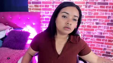 Snapshot of sienna_lux01 chatting on April 14, 2026, 2:17 am sienna_lux01 online show from April 14, 2026, 2:17 am