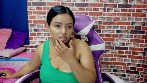 Snapshot of sienna_lux01 chatting on April 18, 2026, 2:37 am sienna_lux01 online show from April 18, 2026, 2:37 am