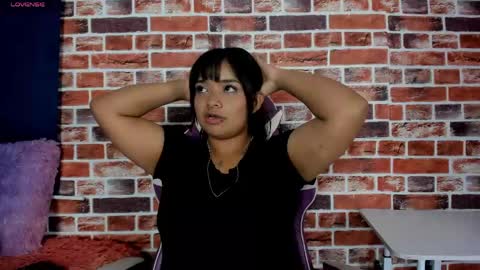 Snapshot of sienna_lux01 chatting on May 6, 2026, 2:19 am sienna_lux01 online show from May 6, 2026, 2:19 am