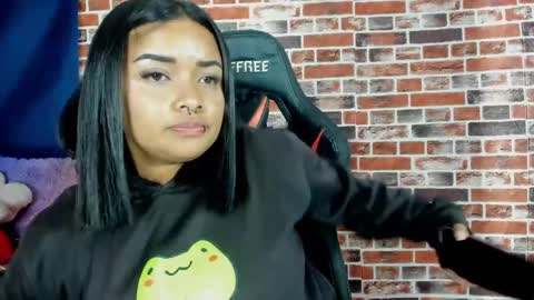 Snapshot of sienna_lux01 chatting on May 20, 2026, 3:34 am sienna_lux01 online show from May 20, 2026, 3:34 am