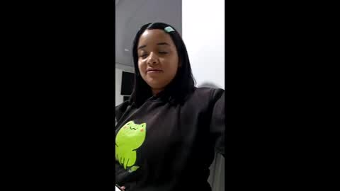 Snapshot of sienna_lux01 chatting on May 22, 2026, 2:30 am sienna_lux01 online show from May 22, 2026, 2:30 am