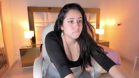 Snapshot of siennaa_rose chatting on November 7, 2025, 11:32 am Sienna online show from November 7, 2025, 11:32 am