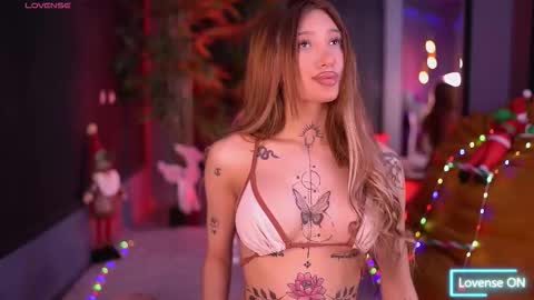 Sienna online show from December 18, 2025, 6:58 pm