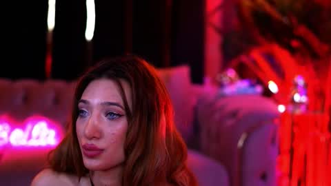 Sienna online show from February 18, 2026, 7:37 am