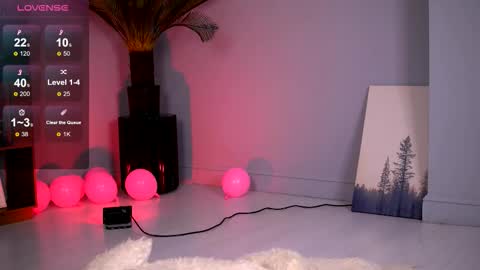 Luna online show from November 28, 2025, 8:28 am