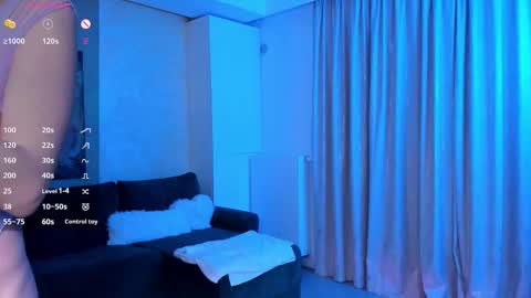 Sienna online show from October 1, 2025, 7:53 pm