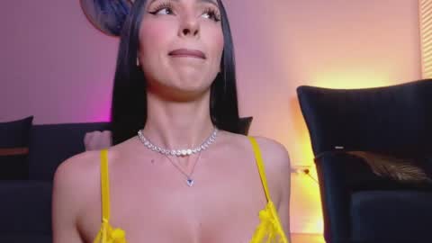 Snapshot of siennastarrr chatting on May 16, 2026, 7:23 pm Sienna online show from May 16, 2026, 7:23 pm