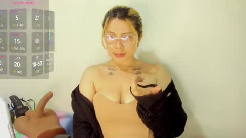 Sienna online show from October 7, 2025, 6:49 pm