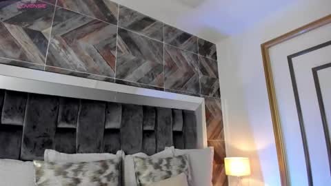    online show from September 23, 2025, 11:30 pm