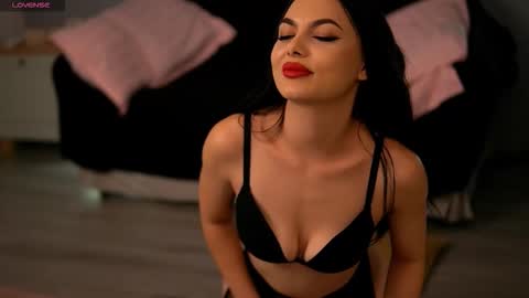 Snapshot of sierravyx chatting on October 15, 2025, 7:41 am Maria online show from October 15, 2025, 7:41 am